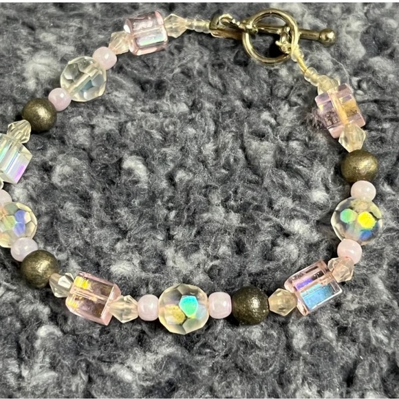 bracelet Handmade. Different glass stones. - Picture 2 of 3